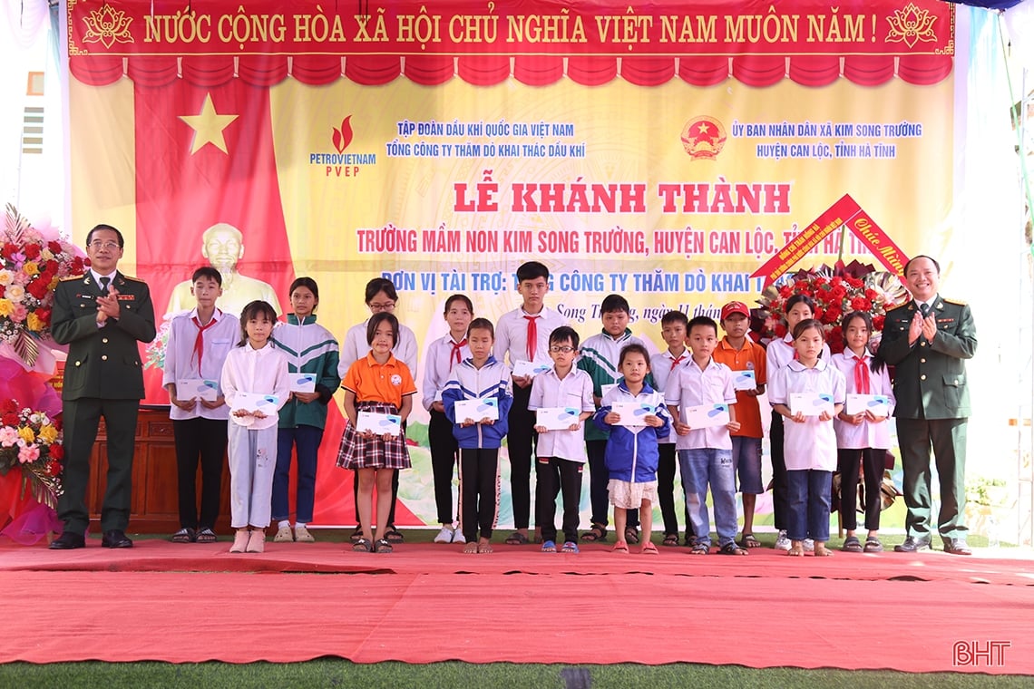 El viceprimer ministro Tran Hong Ha se une al gran festival de solidaridad en Ha Tinh