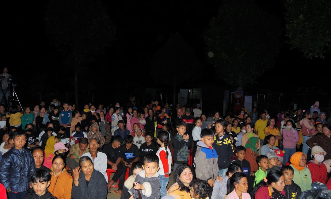 Etnische mensen uit de gemeente Ea Bar nemen deel aan het programma.