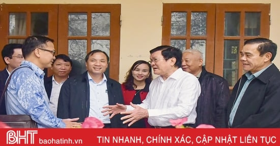 อดีตประธานาธิบดี Truong Tan Sang ตรวจสอบโรงเรียนป้องกันน้ำท่วมใน Ha Tinh