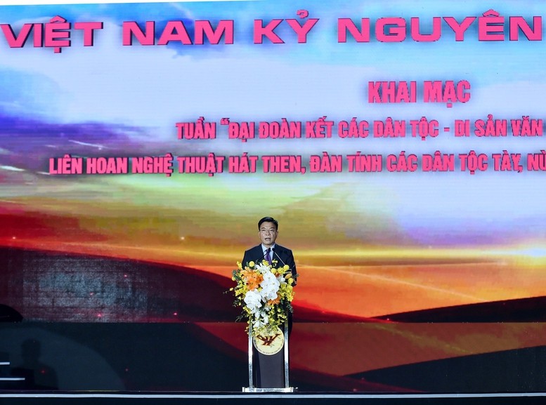 Laut Vizepremierminister Le Thanh Long ist die Veranstaltung für uns eine Gelegenheit, die Schönheit und die einzigartigen kulturellen Werte der vietnamesischen Volksgruppen weiterhin zu ehren, vorzustellen und zu fördern – Foto: VGP/Duc Tuan