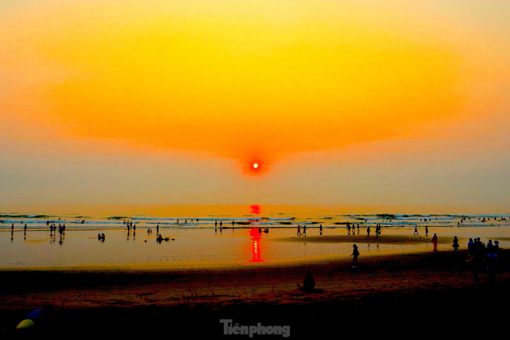 Beauté captivante de la plage de Cua Lo à l'aube photo 4