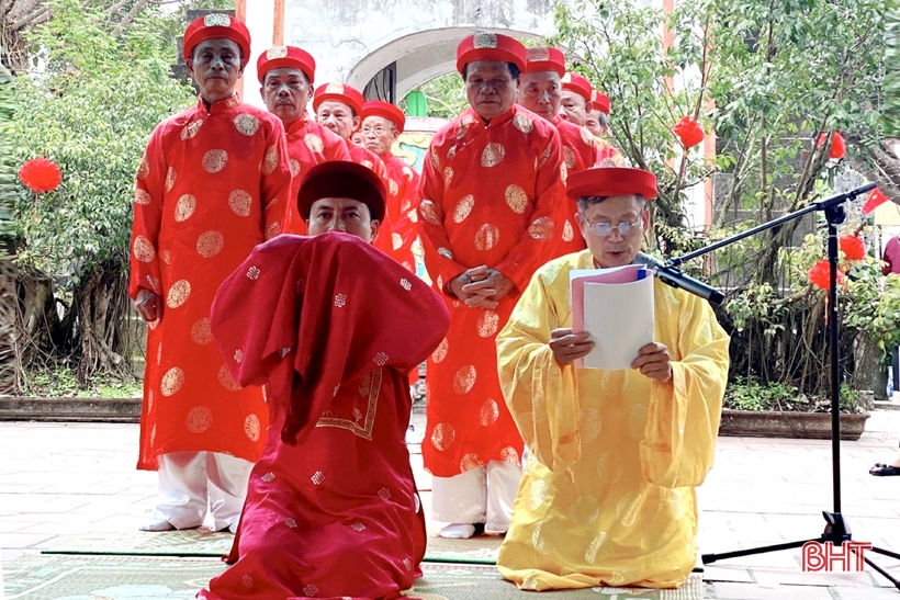 Hundred-year-old blacksmith village in Ha Tinh holds ceremony to worship the founder of the profession