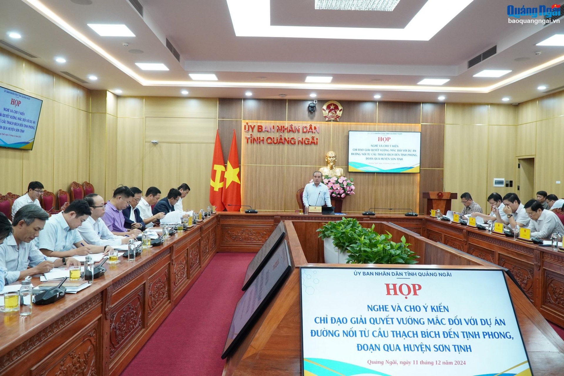Quang cảnh cuộc họp.