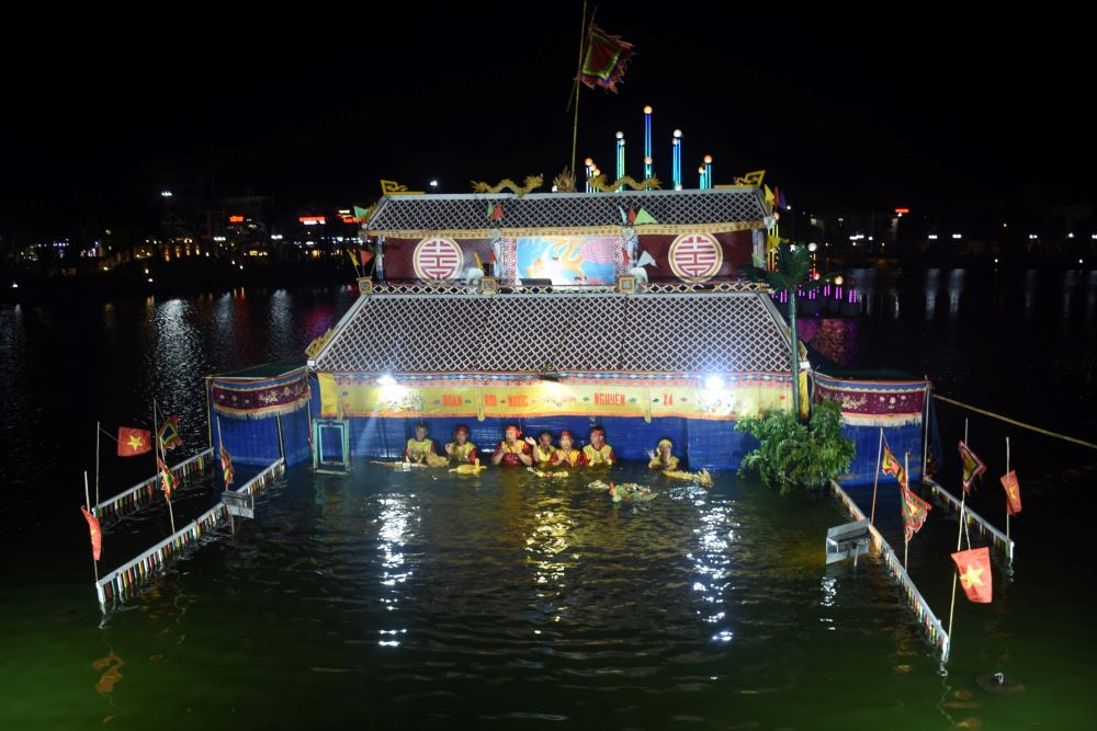 Water puppet show in Ky Ba Park lake. Photo: Nam Hong