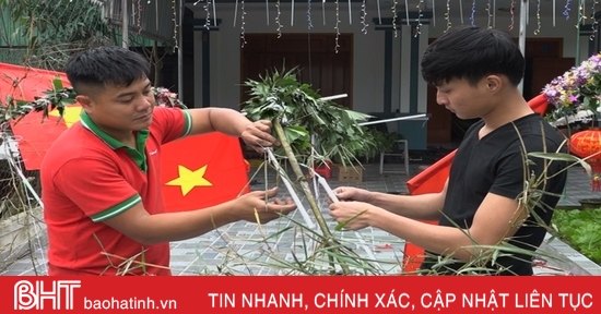 Người dân Hà Tĩnh nô nức dựng cây nêu đón tết