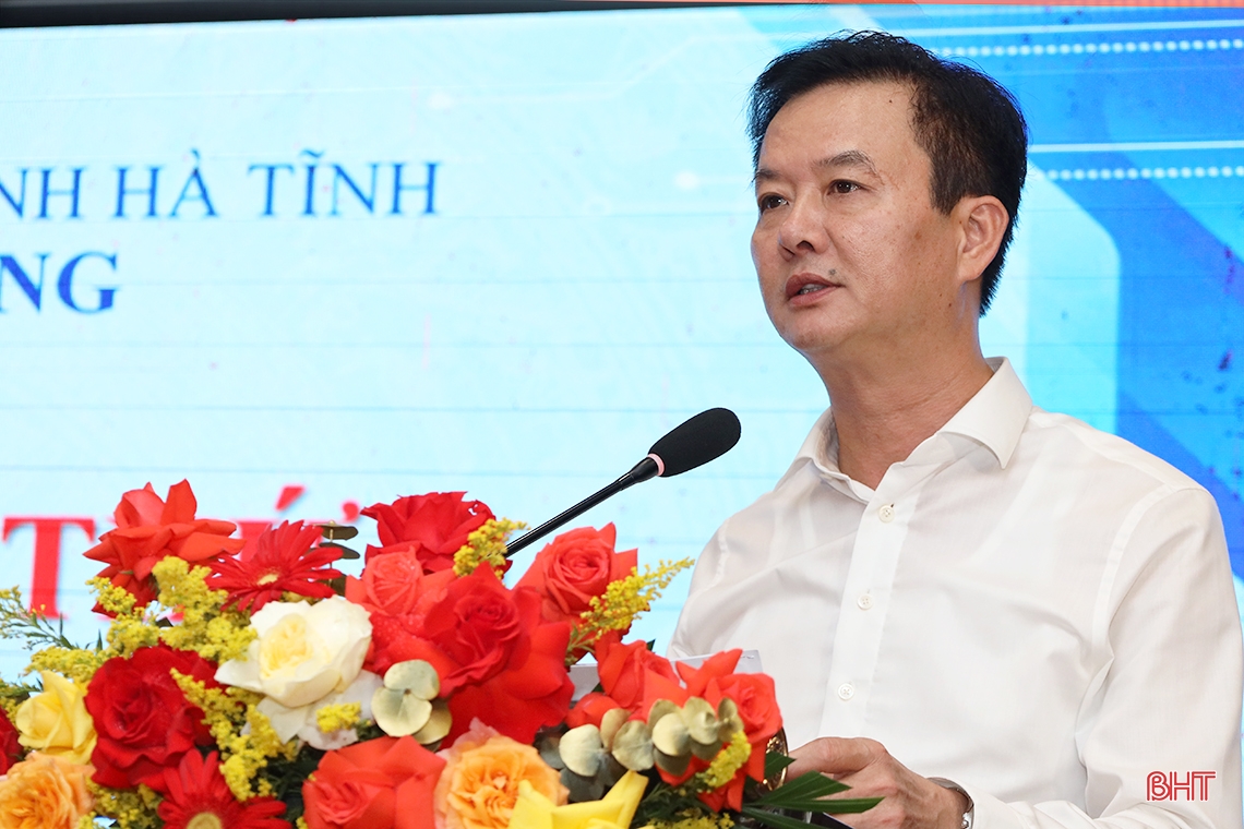 Mr. Nguyen Quoc Ha holds the position of Chairman of Ha Tinh Construction Association.