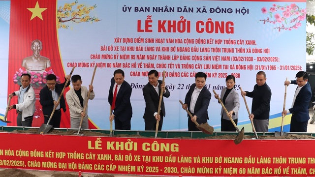 Investing in building a green area and parking lot of over 13,000m2 in Dong Anh