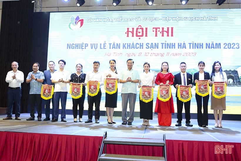 15 concursantes compiten en el concurso de recepción del hotel Ha Tinh