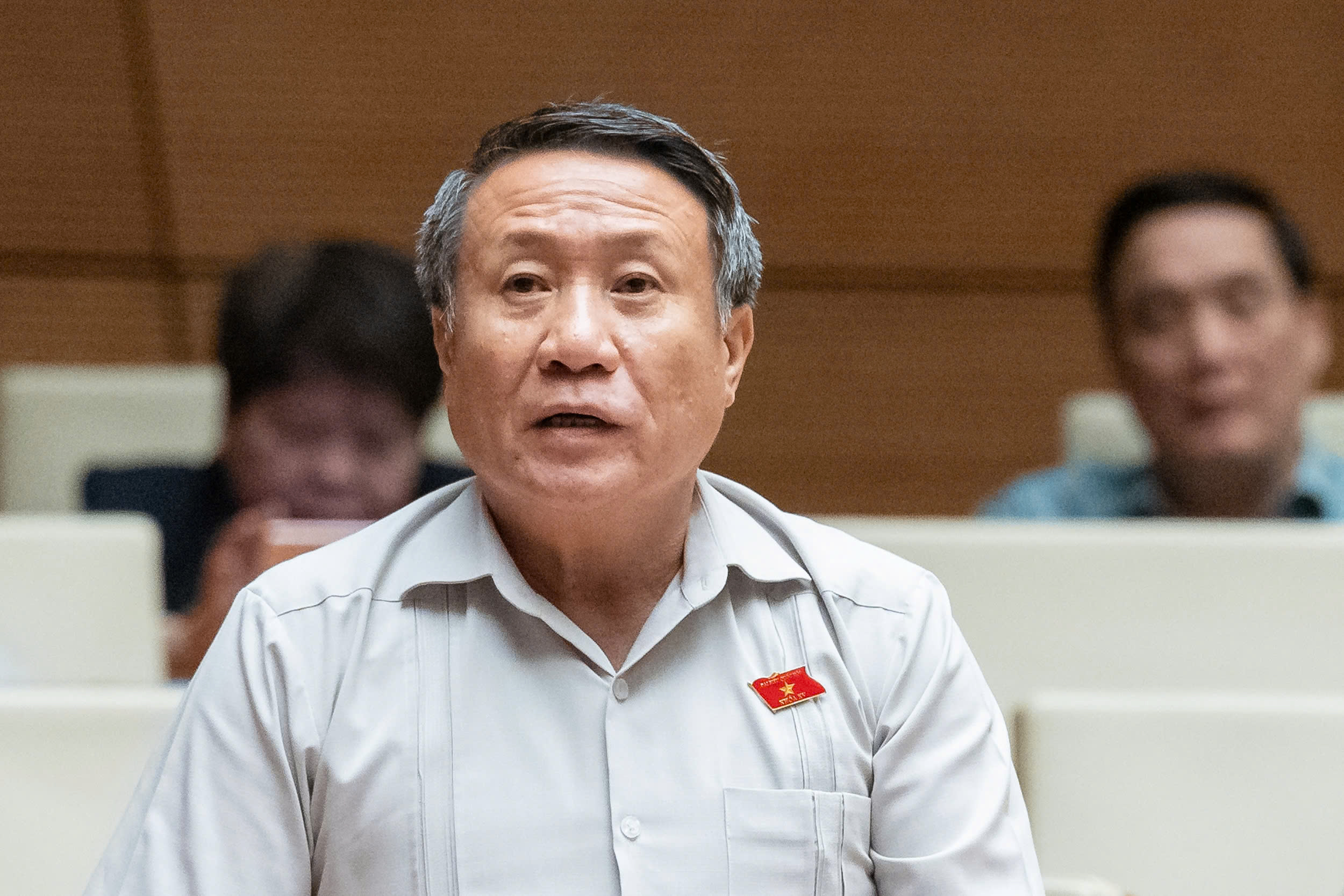 National Assembly delegates of Quang Tri province questioned a group of issues in the banking sector.