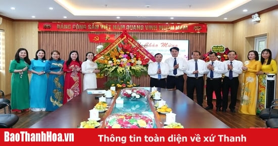 Phó Bí thư Thường trực Tỉnh uỷ Lại Thế Nguyên chúc mừng Hội LHPN tỉnh