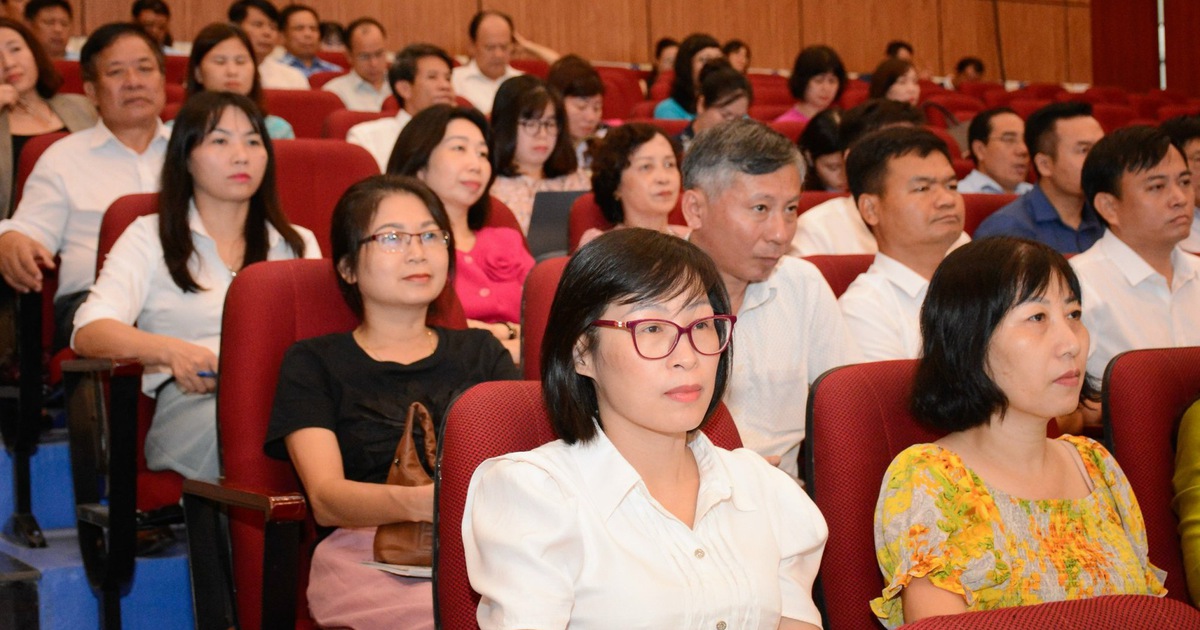 Thousands of teachers in Hanoi still waiting for bonuses