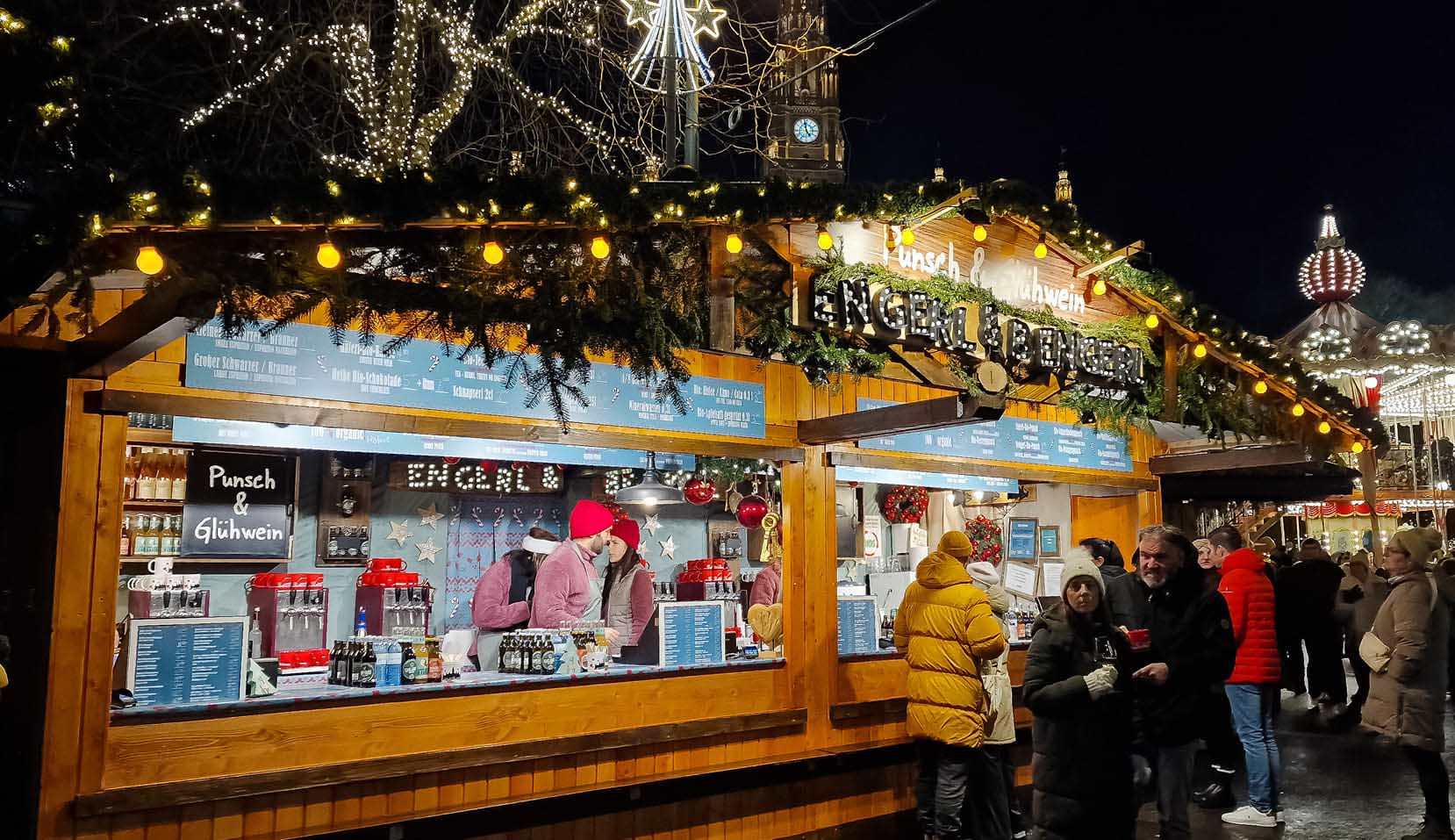 Europa begrüßt Weihnachten in leuchtenden Farben