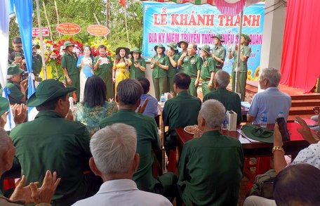 Des générations de cadets ont chanté ensemble la chanson traditionnelle des cadets.