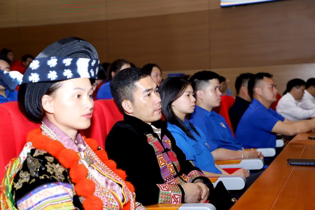 ĐV dân tộc thiểu số tham gia buổi đối thoại