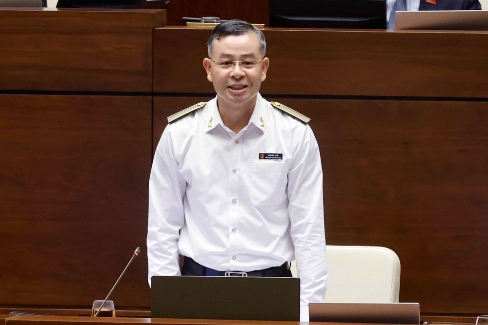 State Auditor General Ngo Van Tuan answers questions from National Assembly deputies about the responsibility of auditing major cases in recent times. (Photo: VNA)