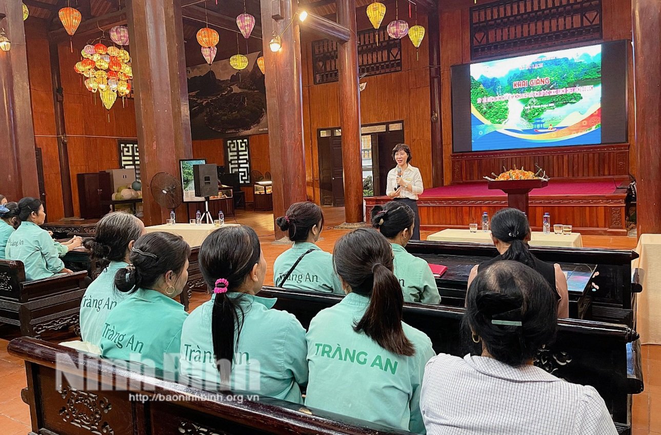 Training knowledge and skills in communication and civilized tourism behavior for ferry drivers