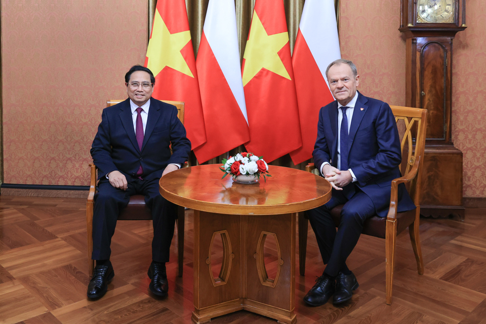 นายกรัฐมนตรี Pham Minh Chinh พบปะและหารือกับนายกรัฐมนตรีโปแลนด์ Donald Tusk - ภาพ: VGP