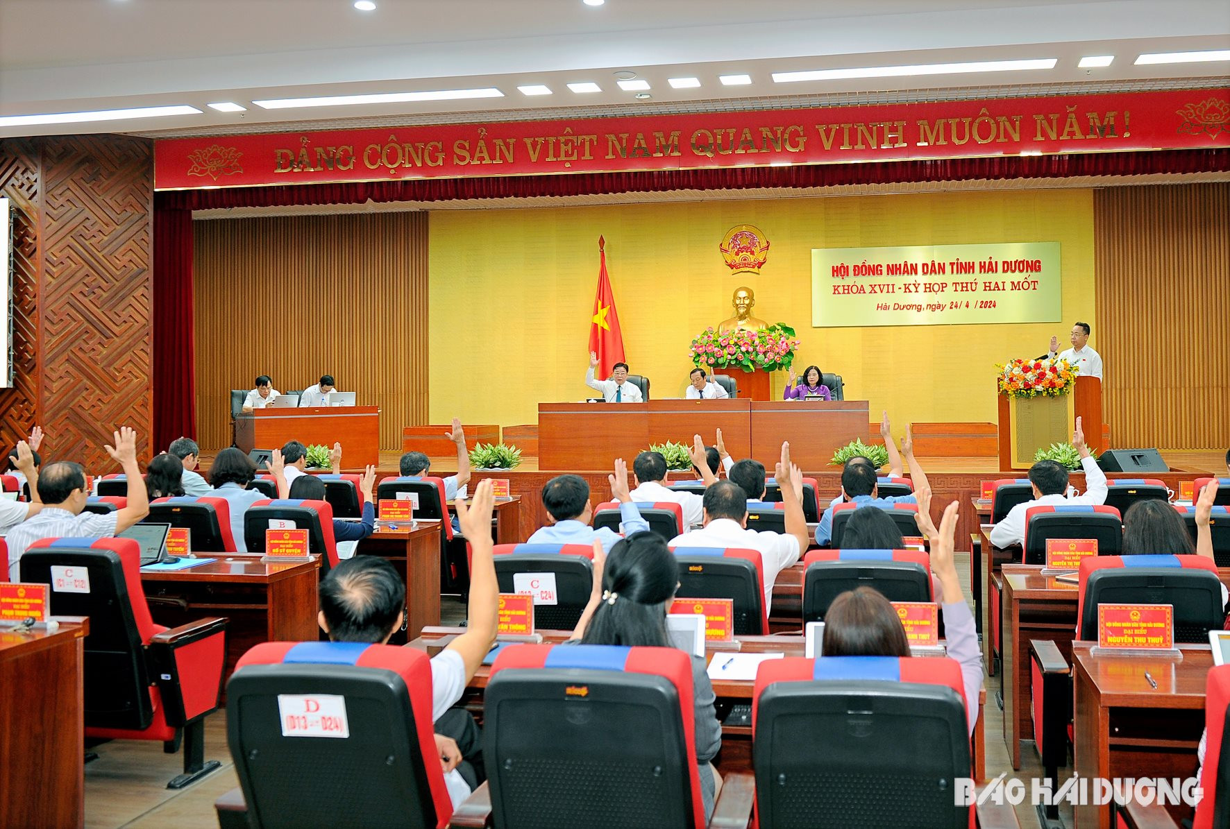 The 21st session of the 17th Hai Duong Provincial People's Council passed 24 resolutions.