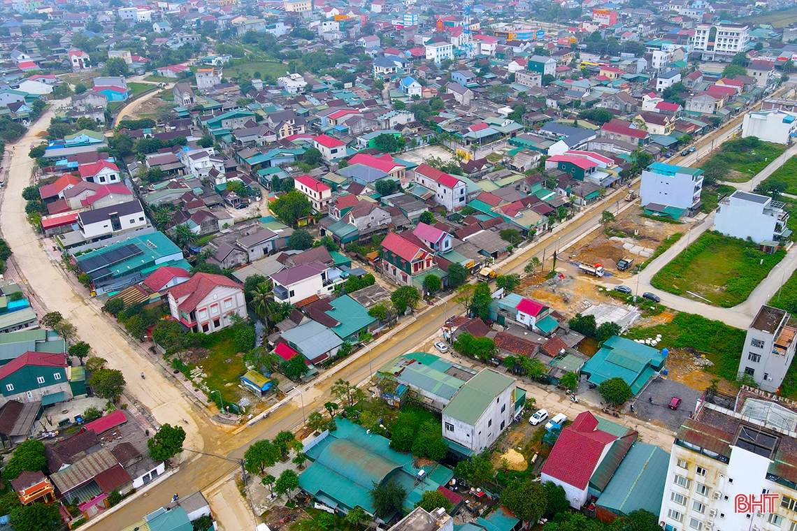 Người dân vui mừng khi đường liên huyện sắp “thay áo mới”