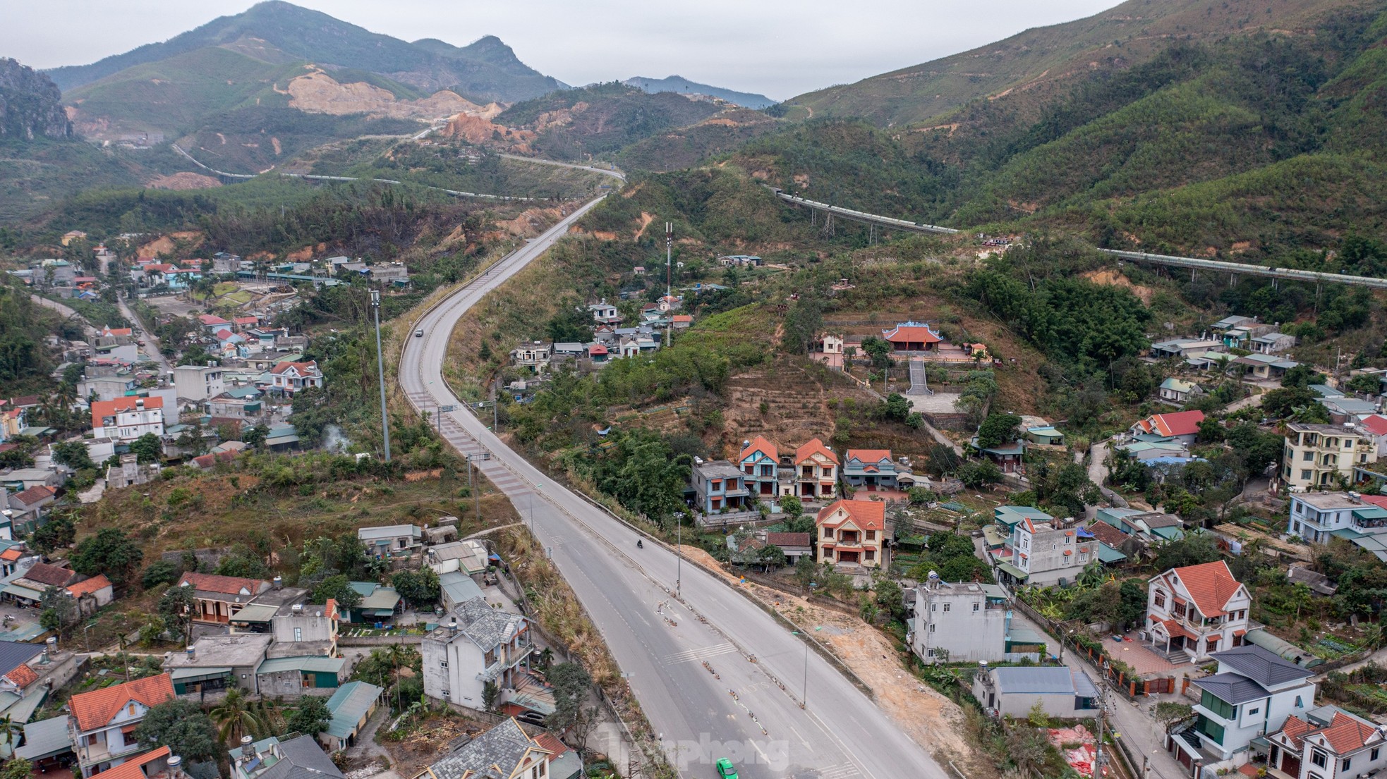 El proyecto de ampliación de carreteras de un billón de dólares en Quang Ninh avanza lentamente (foto 1)