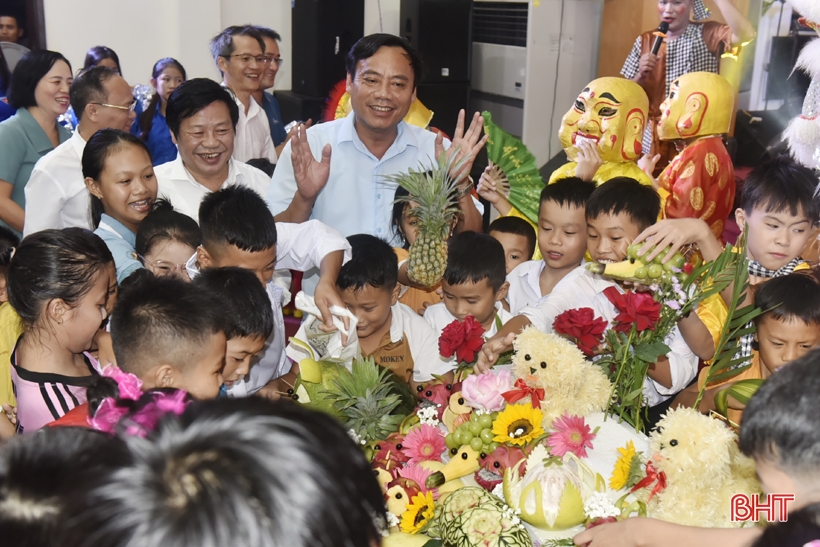 “Đêm hội Trăng Rằm- Lồng đèn thắp sáng ước mơ” cùng thiếu nhi Hà Tĩnh