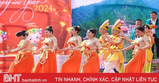 Nô nức khai hội chùa Hương Tích