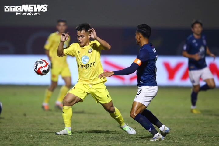 El Club Thanh Hoa (camiseta amarilla) debe vencer al PSM Makassar de Indonesia en la ronda final.