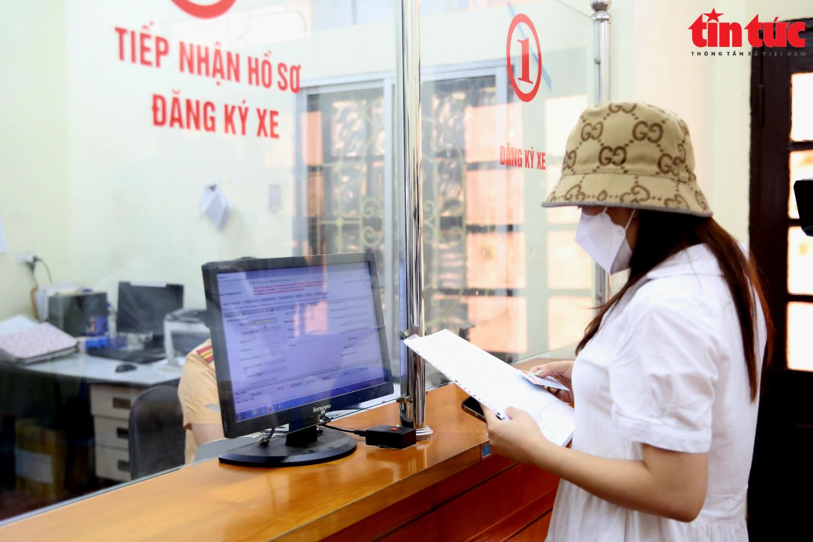In der ersten Runde wurden 153.104 Autokennzeichen aus 63 Provinzen und Städten versteigert. Foto: Trung Nguyen/Tin Tuc Zeitung