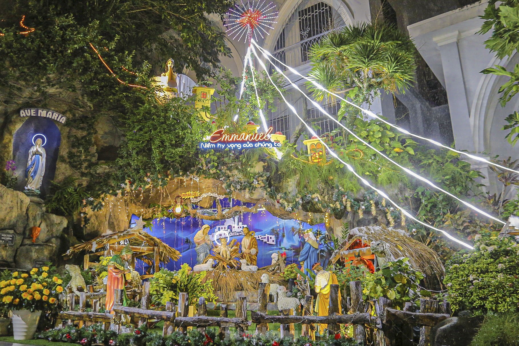 ダナンの大きな教会はクリスマスを迎えるのにとても美しいです。写真9