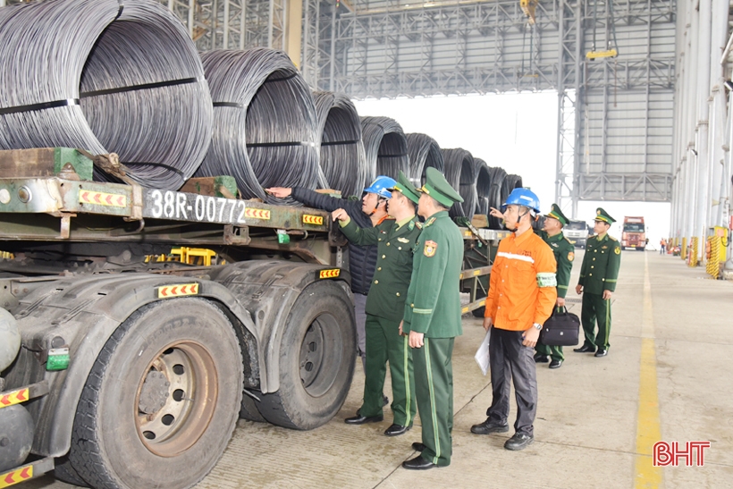 Ha Tinh assure le trafic aux postes frontières pendant le Têt