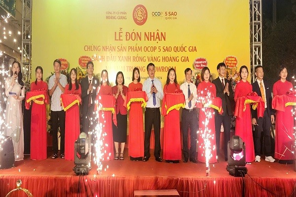 Royal green bean cake is the first product of Hai Duong to be awarded the 5-star OCOP certificate.