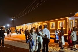 Cree un punto de interés turístico en la estación de tren antigua más hermosa de Vietnam