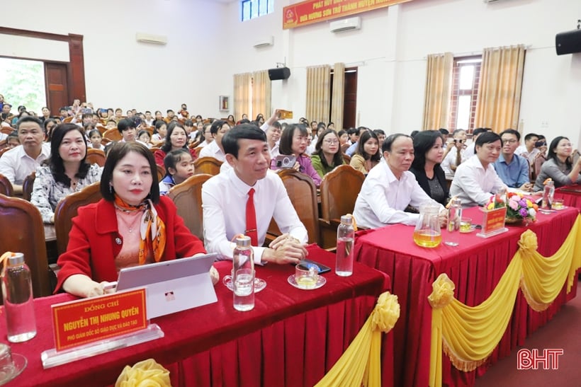 Cérémonie de remise des prix du concours « Découvrir la vie et la carrière du grand médecin Hai Thuong Lan Ong Le Huu Trac »