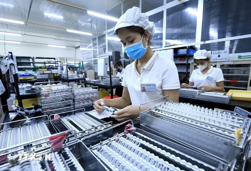 Produktionsaktivitäten bei einem FDI-Unternehmen in Vietnam. (Foto: Tuan Anh/VNA)