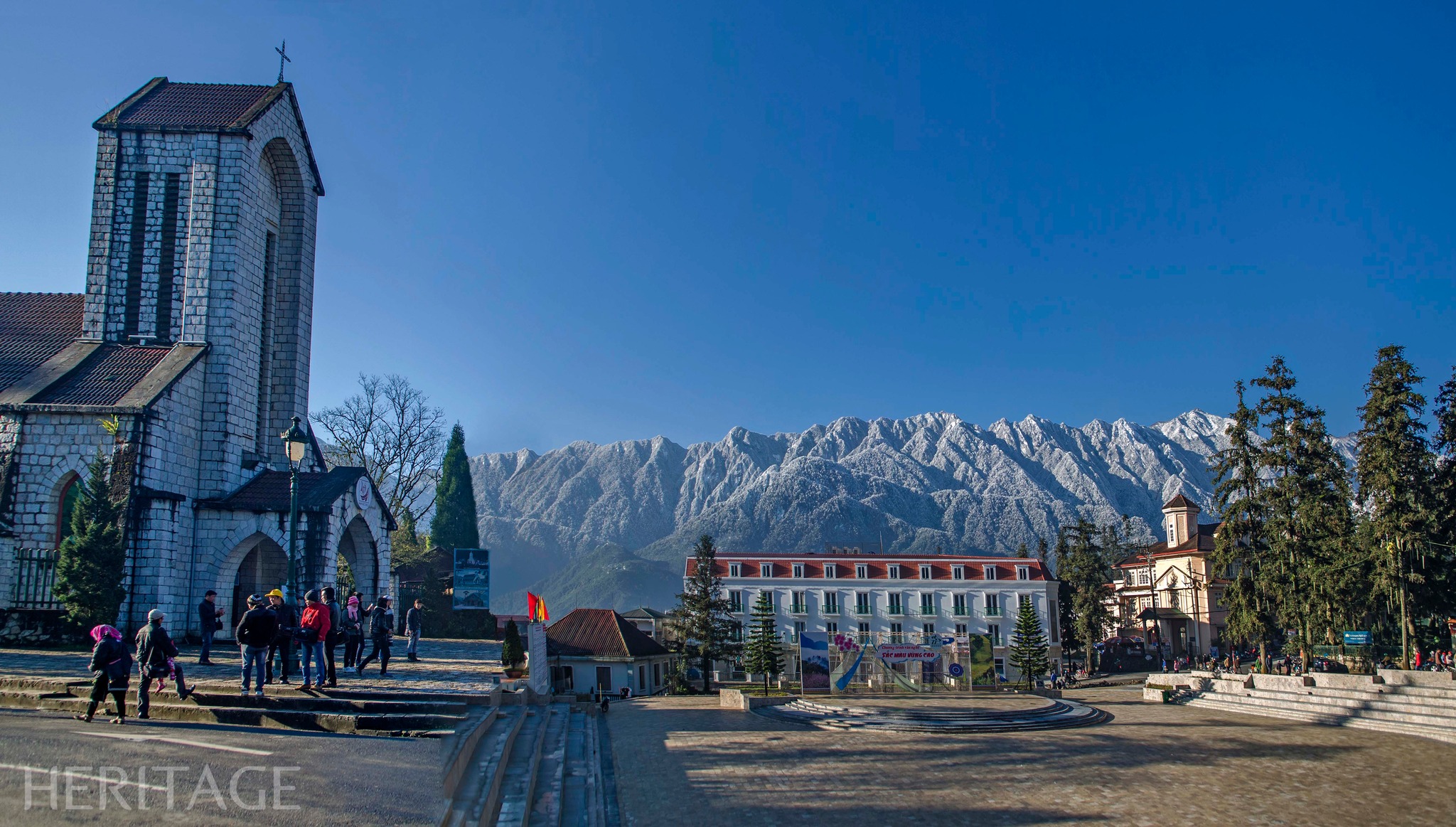 Could be an image of 8 people, Bran Castle, ski slope, bell tower and text