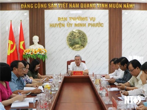 La délégation provinciale du Parti du Front de la Patrie du Vietnam a travaillé avec le Comité du Parti du district de Ninh Phuoc pour préparer le Congrès des délégués du district du Front de la Patrie du Vietnam, mandat 2024-2029.