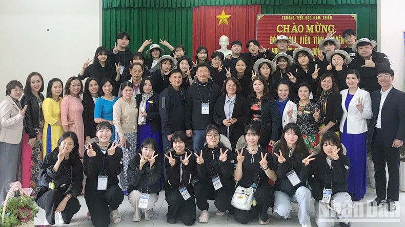 La Universidad Andong de Corea intercambia con estudiantes en la ciudad de Da Lat (foto 3)