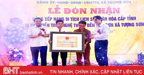 Đón nhận bằng xếp hạng di tích lịch sử văn hóa đền Phú Sơn