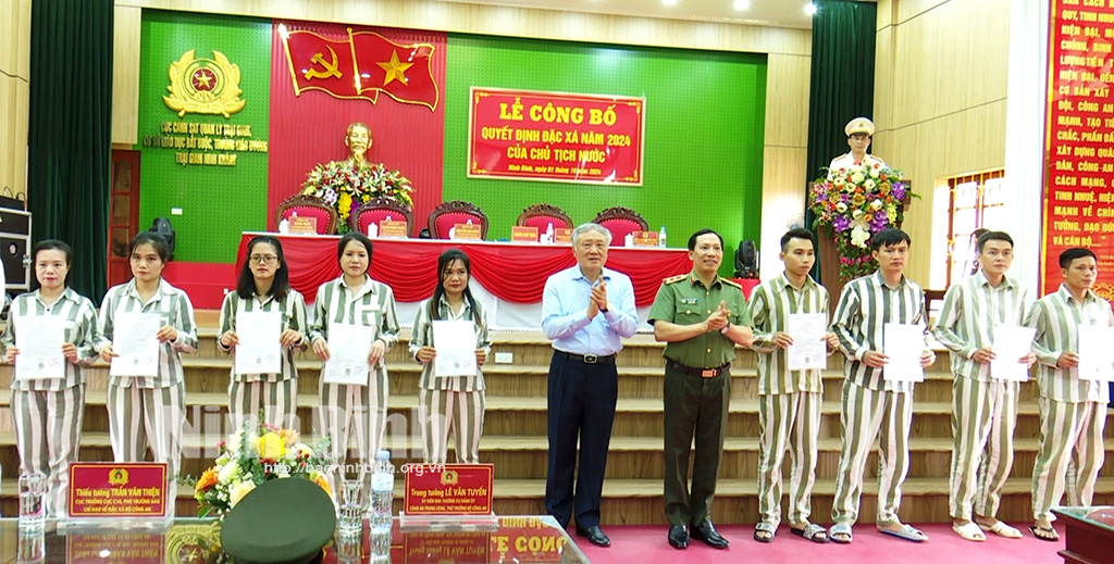 Ninh Khanh Prison held a ceremony to announce the President's 2024 amnesty decision