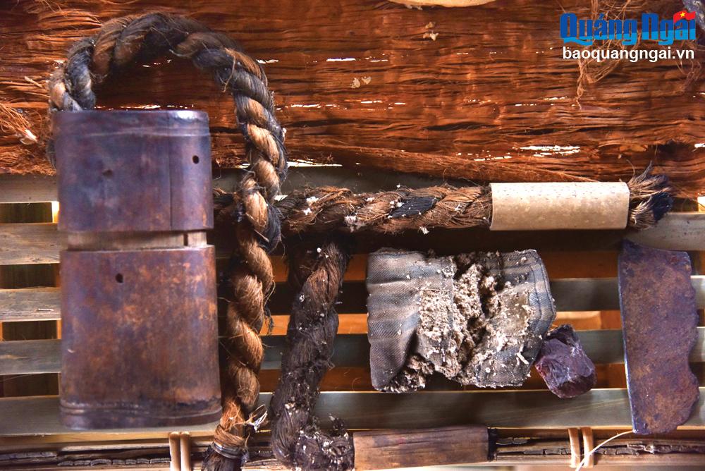 Some tools including tinder, iron bars and chicken liver stones used to create fire by ancient people.