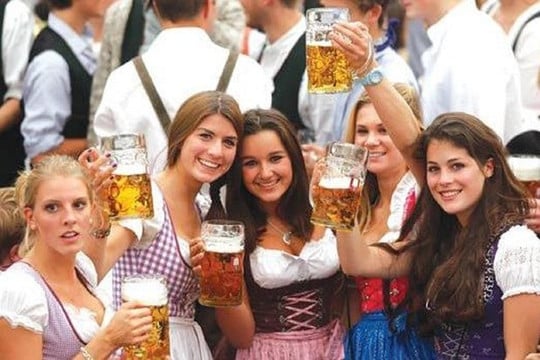 Lễ hội bia Oktoberfest lớn nhất thế giới tiếp tục bị lỡ hẹn