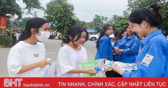 L'Union provinciale de la jeunesse de Ha Tinh a reçu un certificat de mérite pour ses excellentes performances dans le programme « Soutenir la saison des examens » 2023