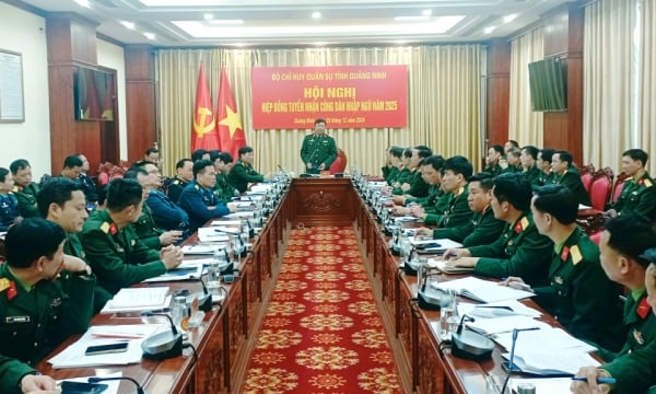 Le commandement militaire provincial de Quang Ninh coopère pour recruter des citoyens pour le service militaire en 2025