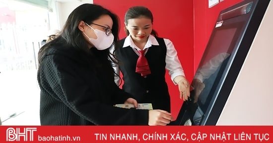 Ha Tinh Bank proactively replenishes ATM funds to serve customers during Tet