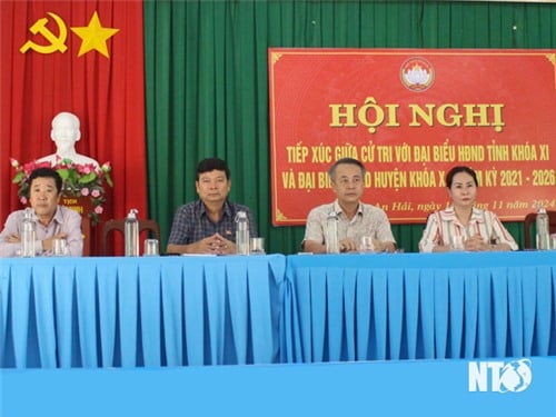 Provincial People's Council delegates meet voters in Phuoc Son and An Hai communes