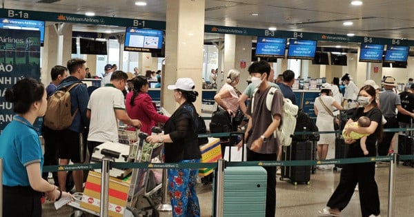 El aeropuerto de Tan Son Nhat es diferente con motivo del feriado del 30 de abril, claro el primer día de la temporada alta de viajes