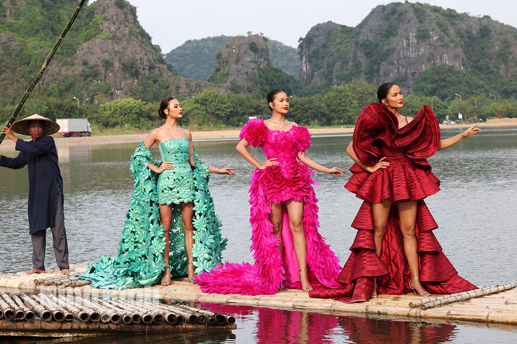 Organizing Fashion Show Hello Cosmo From Vietnam at Khe Coc Island, Trang An