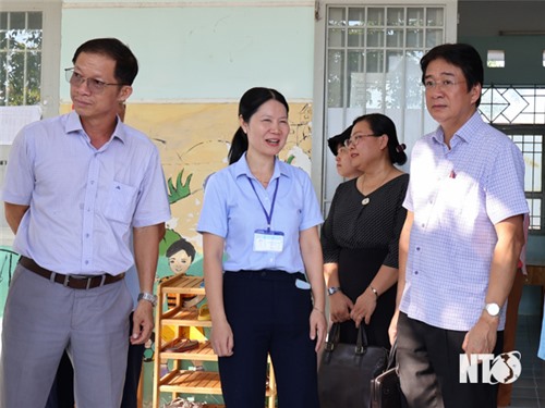 Provincial People's Committee leaders work with the Provincial Center for Supporting the Development of Inclusive Education