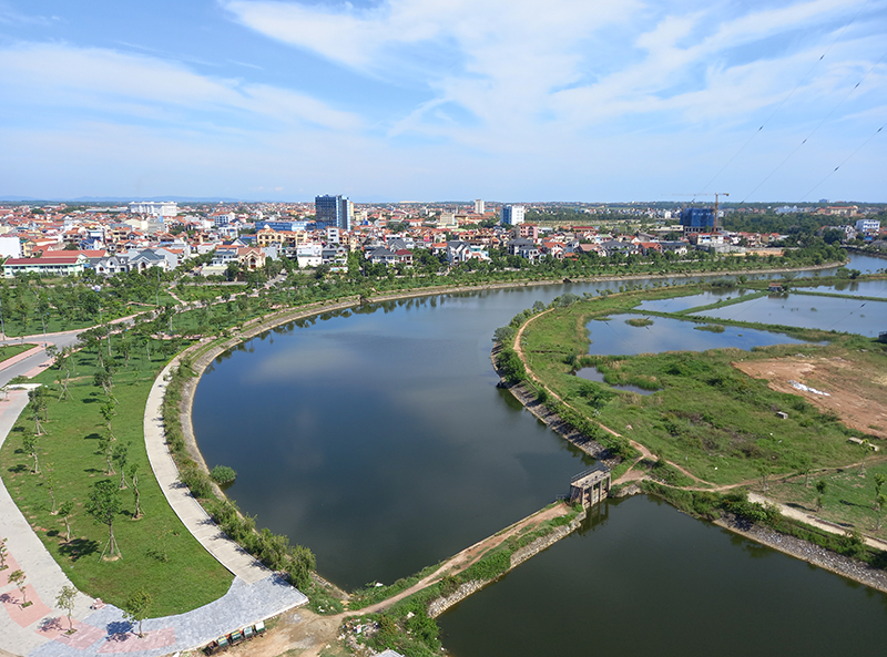 Ven sông Cầu Rào là những xứ đồng trước đây. 