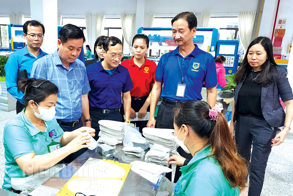 Lan tỏa phong trào thi đua lao động giỏi lao động sáng tạo trong doanh nghiệp